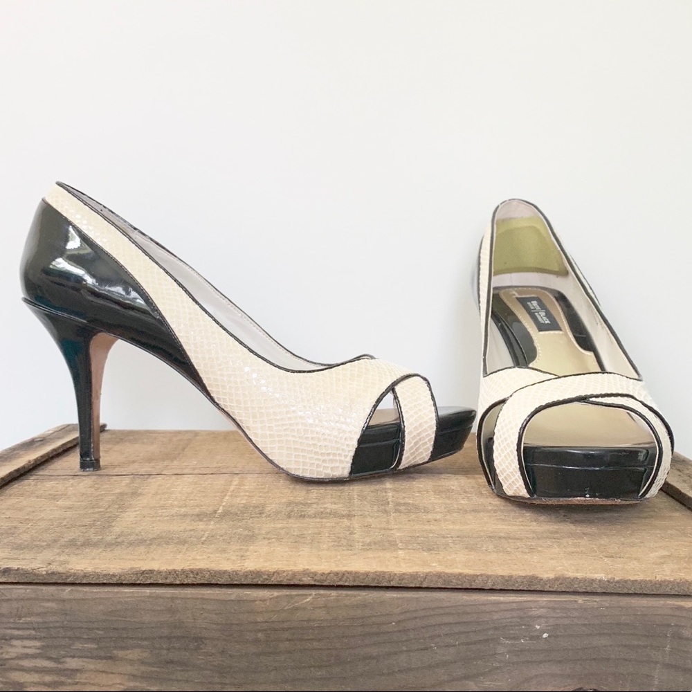White House Black Market Erin Peep Toe Pumps GUC